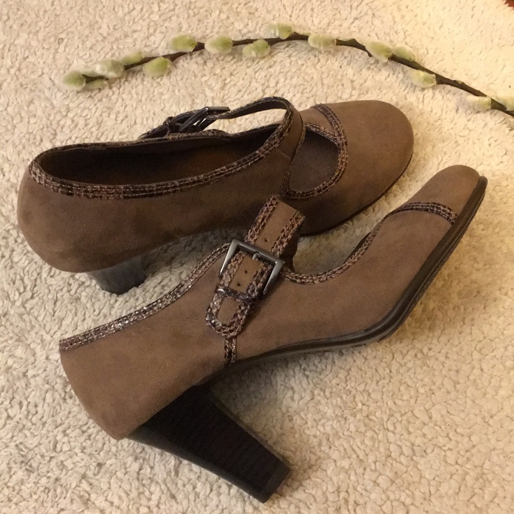 AEROSOLES MARY JANE HEELS